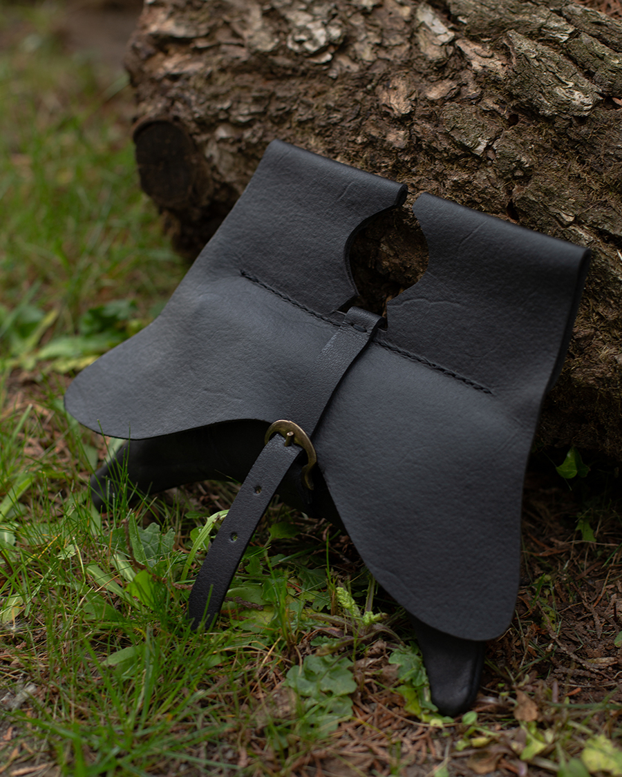 Calvert kidney-shaped belt bag small black